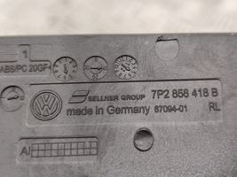 Volkswagen Touareg II Rivestimento del vano portaoggetti del cruscotto 7P2858418B