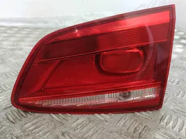 Volkswagen PASSAT B7 Aizmugurējais lukturis pārsegā 3AF945094L