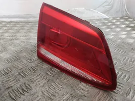 Volkswagen PASSAT B7 Lampy tylnej klapy bagażnika 3AF945093M