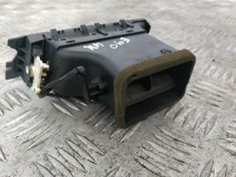 BMW 3 E90 E91 Lango oro grotelės 9130466