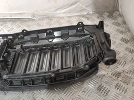 BMW 3 G20 G21 Grotelės viršutinės 9465188