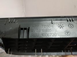 Skoda Superb B8 (3V) Kojelaudan tuuletussuuttimen suojalista 3V0819635