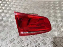 Volkswagen Touareg II Lampy tylnej klapy bagażnika 7P6945093C