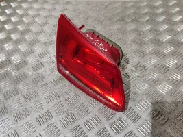 Volkswagen Touareg II Lampy tylnej klapy bagażnika 7P6945093C