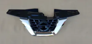 Nissan Juke I F15 Grille calandre supérieure de pare-chocs avant 