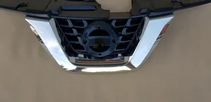 Nissan Juke I F15 Grille calandre supérieure de pare-chocs avant 