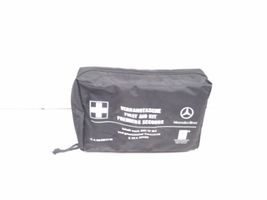 Mercedes-Benz GLK (X204) Trousse de premiers secours A1698600150