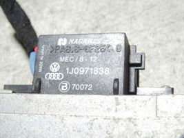 Audi A2 Pečiuko ventiliatoriaus reostatas (reustatas) 1J0971838