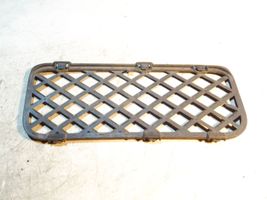 Volkswagen Touareg I Grille inférieure de pare-chocs avant 7L6853677