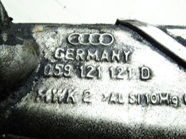 Audi A6 S6 C5 4B Termostaatin kotelo (käytetyt) 059121121D