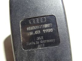 Audi A6 S6 C5 4B Klamra środkowego pasa bezpieczeństwa fotela tylnego 8D0857739D