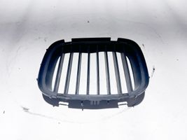 BMW 8 E31 Rejilla superior del radiador del parachoques delantero 51138124271