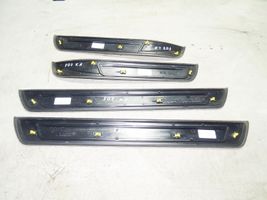 BMW 5 GT F07 Garniture de protection de seuil intérieur 8051472