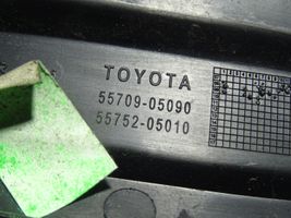Toyota Avensis T270 Moldura del limpia 5570905090
