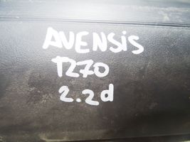 Toyota Avensis T270 Moottorin koppa 