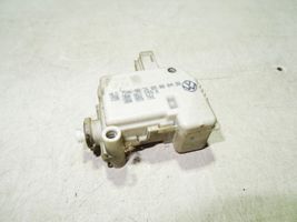 Volkswagen PASSAT B5.5 Verrouillage du bouchon du réservoir de carburant 3B0862159A