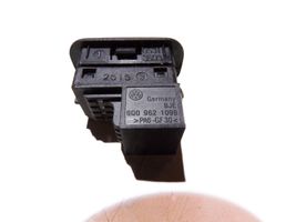 Volkswagen Jetta VI Alarm switch 6Q0962109B