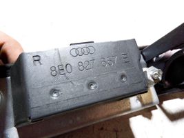 Audi A6 S6 C6 4F Lampa oświetlenia tylnej tablicy rejestracyjnej 8E0827657D