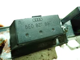 Audi A6 S6 C6 4F Lampa oświetlenia tylnej tablicy rejestracyjnej 8E0827657H