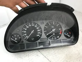 BMW 5 E39 Compteur de vitesse tableau de bord 8375900