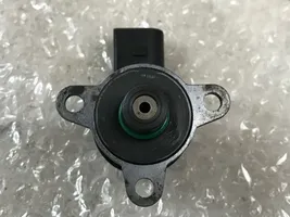 BMW X5 E53 Regulator ciśnienia paliwa 0928400560