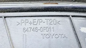 Toyota Corolla Verso AR10 Copertura del rivestimento bagagliaio/baule 647460F011
