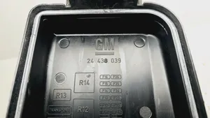 Opel Signum Pokrywa skrzynki bezpieczników 24438039