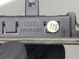 Audi Q2 - Éclairage de plaque d'immatriculation 8W6943021