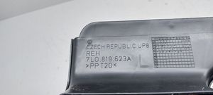 Volkswagen Touareg I Couvercle de boîtier de batterie 7L6819623