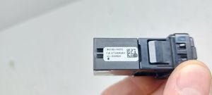 Toyota C-HR USB-pistokeliitin 86190F4010