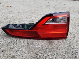 Audi A4 S4 B9 Lampy tylnej klapy bagażnika 8W9945075