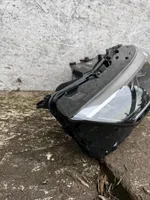 Audi Q3 F3 Lampa przednia 83A941035C