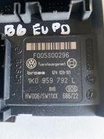 Volkswagen PASSAT B6 Motorino alzacristalli della portiera anteriore 1K0959792L