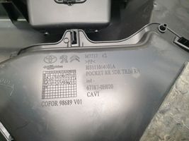 Toyota Aygo AB40 Boczki / Poszycie drzwi tylnych 677870H020