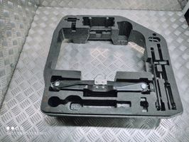 Audi A4 S4 B8 8K Tool set 8T0012109A