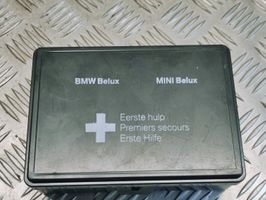BMW X3 E83 Botiquín de primeros auxilios 