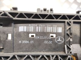 Mercedes-Benz B W246 W242 Etuoven ulkokahvan kehys A2047602134