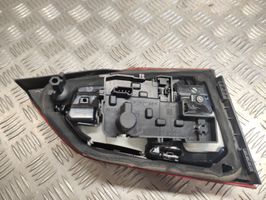 Opel Astra K Luci posteriori del portellone del bagagliaio 39077379