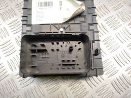 Volkswagen Caddy Fuse box set 1K0937820B