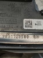 Citroen C4 III e-C4 Takaluukun takavalot 9831120580