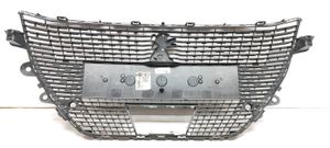 Peugeot 208 Grille calandre supérieure de pare-chocs avant 9823210180