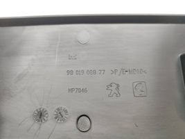 Peugeot 308 Obere Heckklappen-/Kofferraumabdeckung 9801908877