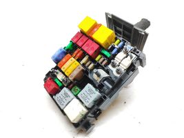 Peugeot 3008 II Module de fusibles 9804848580