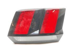 Peugeot 3008 II Lampy tylnej klapy bagażnika 9810477780