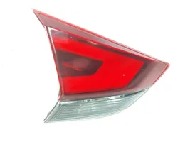 Nissan X-Trail T32 Lampy tylnej klapy bagażnika 22623746