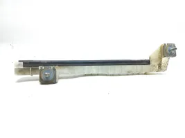 Renault Megane IV Rail de pare-brise de porte arrière 822176341R