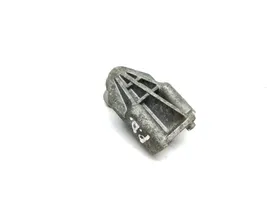 Volkswagen Touareg II Fixation de radiateur 7P0121079