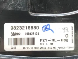 Peugeot 208 Lampa tylna 9823216880