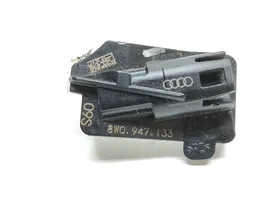 Audi A4 S4 B9 8W Lampka zewnętrzna przedniej klamki 8W0947133