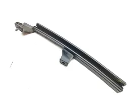 Renault Clio V Rail de pare-brise de porte arrière 821446352R